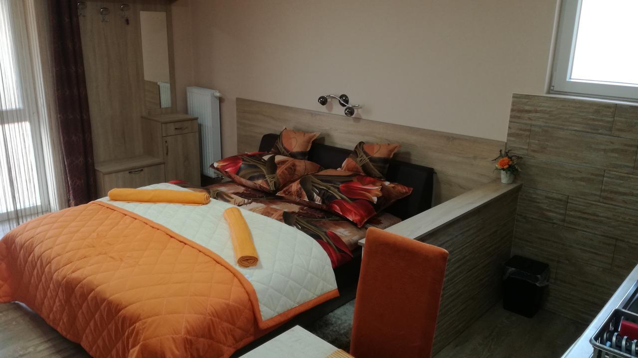 Keri Vendeghaz Apartment Mosonmagyarovar Exterior photo