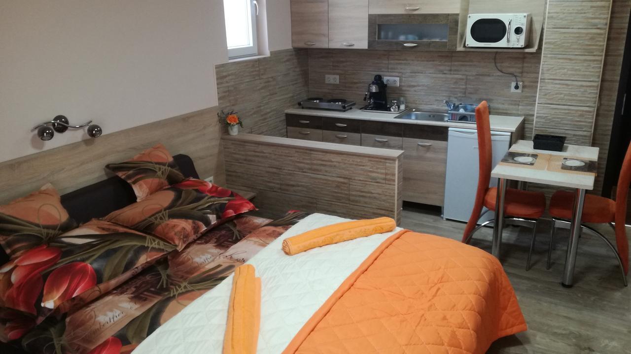 Keri Vendeghaz Apartment Mosonmagyarovar Exterior photo